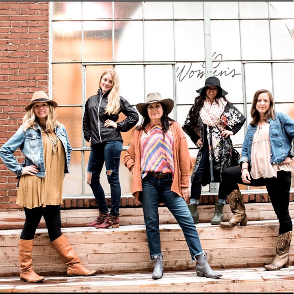 Meet your Posher, Jennifer - Picture 1 of 1